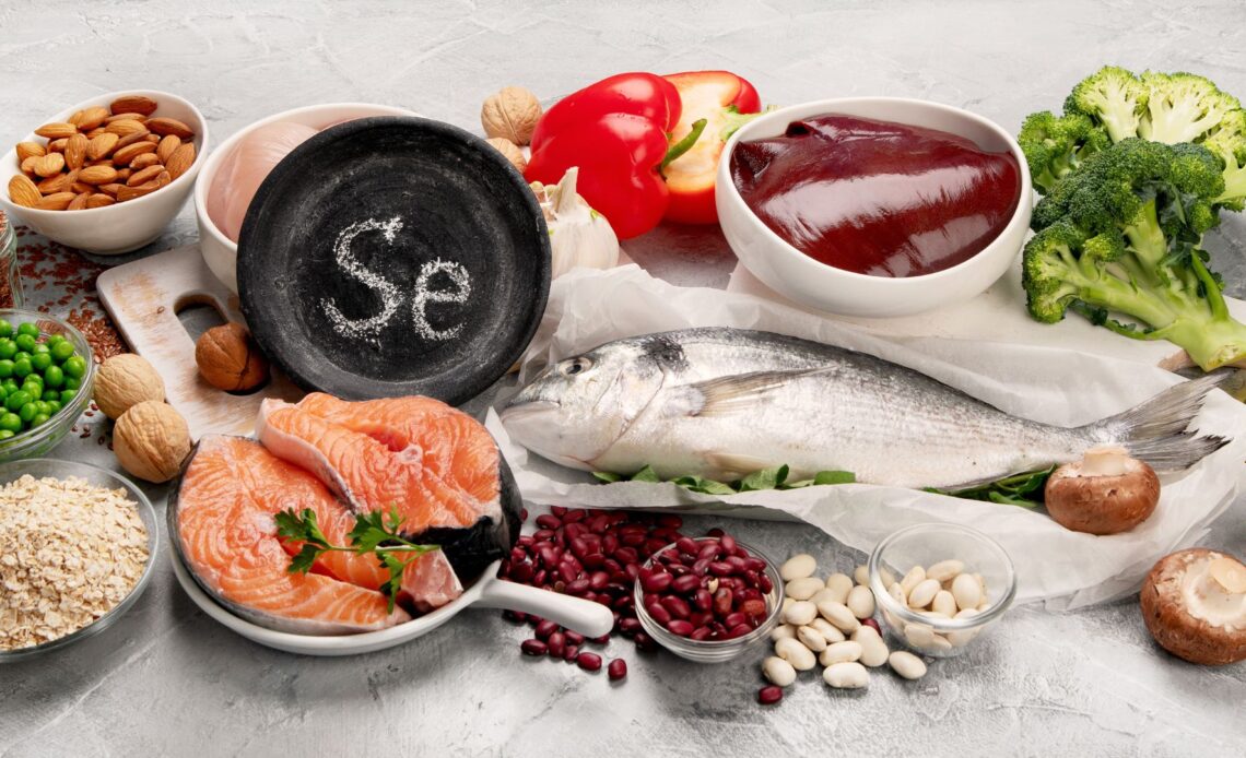 Tiroid sağlığı dendiğinde aklımıza genelde iyot gelir, ama vücudumuzun bu küçük bezini koruyan başka bir süper kahraman daha var: Selenyum!